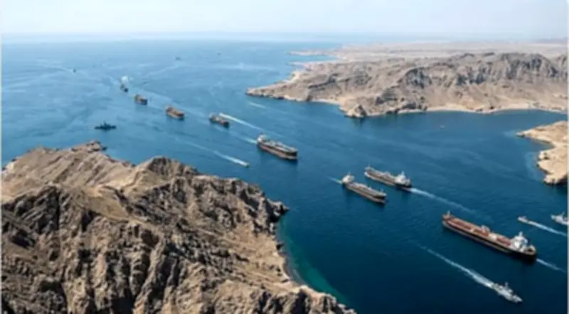 تصعيد أمريكي إيراني حول مضيق هرمز: الحرس الثوري يؤكد انفتاحه تحت شروط والولايات المتحدة تعلن حصاراً بحرياً