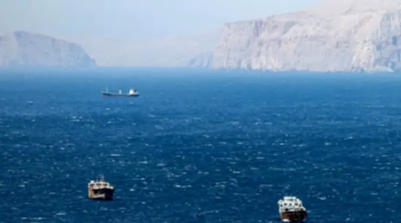 بريطانيا ترسل عسكريين لتأمين مضيق هرمز بعد الحرب وتدعو لتحالف دولي