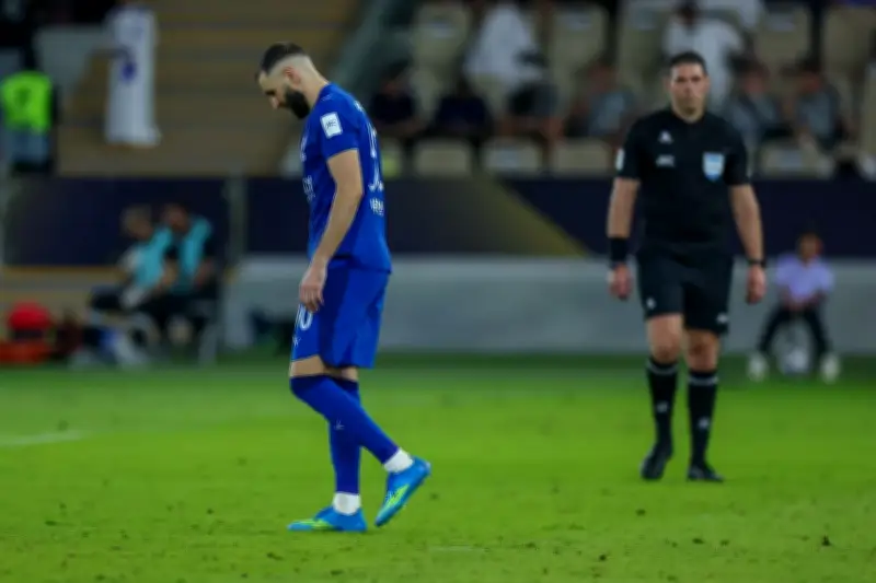 بنزيما يهدر ركلات جزاء حاسمة في الهلال والاتحاد.. ويخسر آسيا