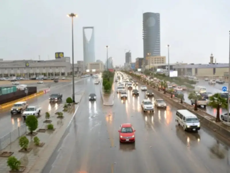 أمانة الرياض تعزز جهودها الميدانية لمواجهة الأمطار الغزيرة في العاصمة