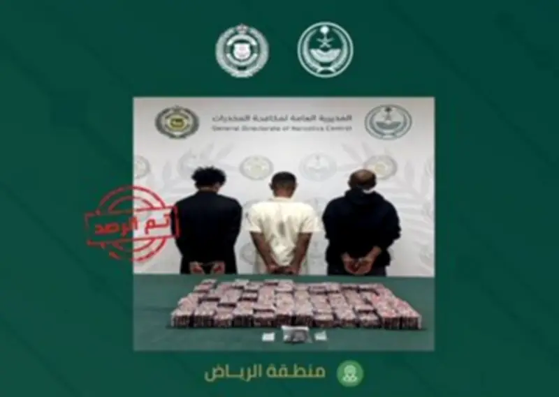 مكافحة المخدرات توقف مخالفين للحدود ومقيماً يمنياً في الرياض لترويج مواد مخدرة