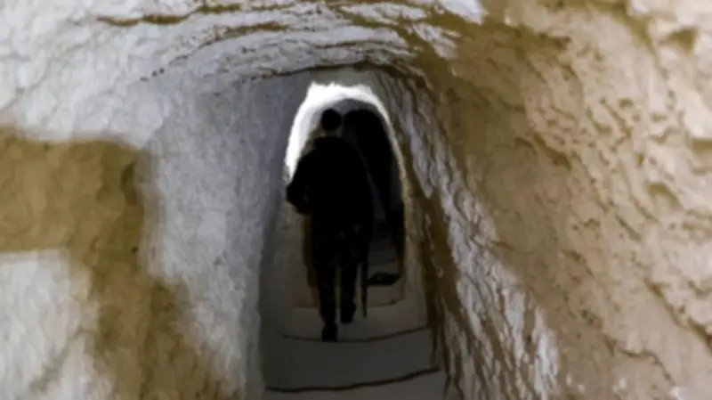 سوريا تكشف عن نفق سري لتهريب الأسلحة بين حمص ولبنان في إطار حملة أمنية موسعة