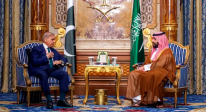 ولي العهد السعودي يلتقي رئيس وزراء باكستان في جدة لتعزيز العلاقات الثنائية واستعراض الأوضاع الإقليمية