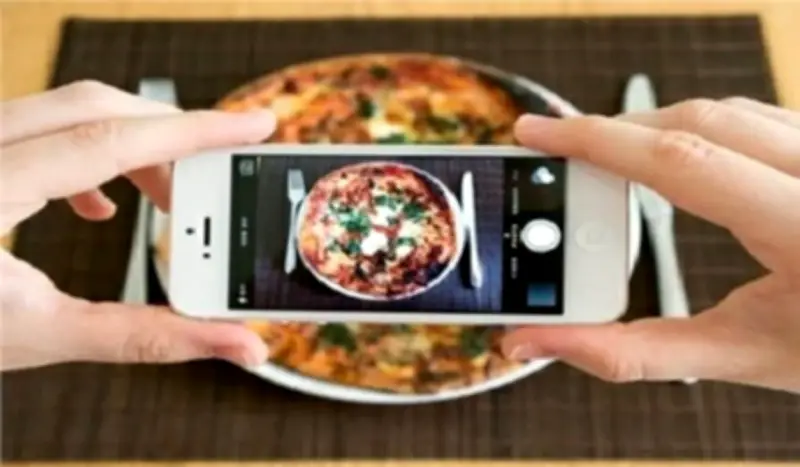 مفاجأة علمية: مشاهدة الطعام على السوشيال ميديا قد تقلل الشهية لدى البعض