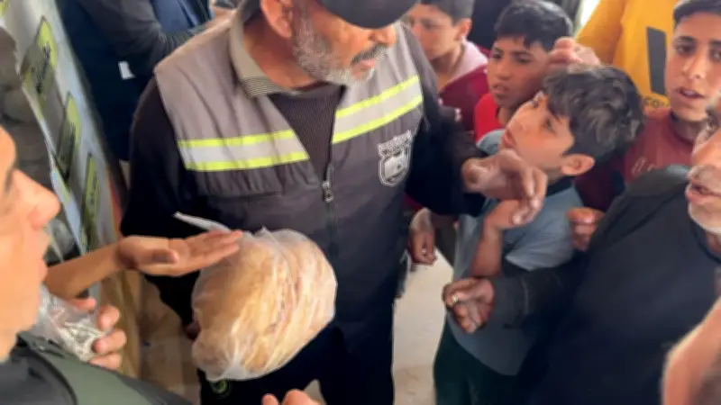 أزمة الخبز في غزة: طوابير الذل وصراع من أجل لقمة العيش