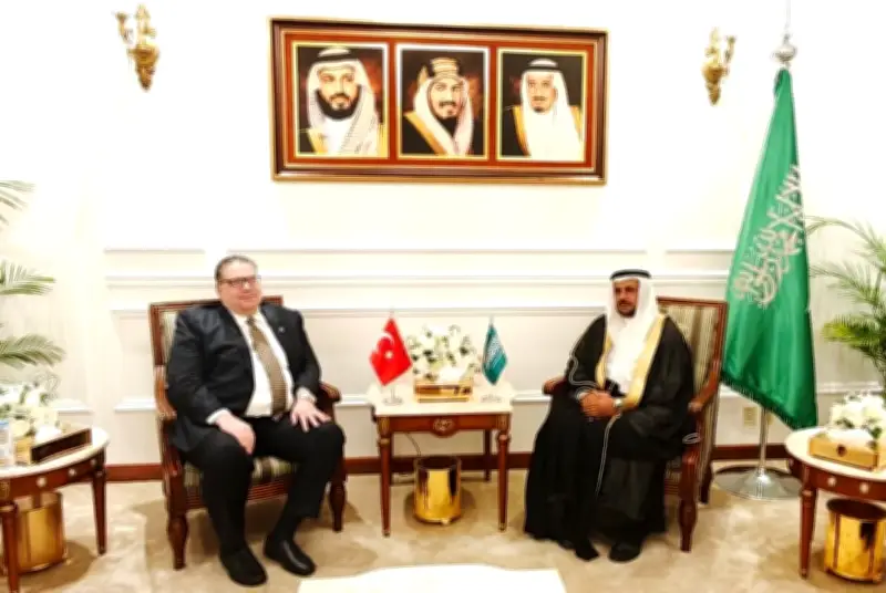 السحيباني يستقبل نظيره التركي في جدة لتعزيز التعاون الإسلامي المشترك