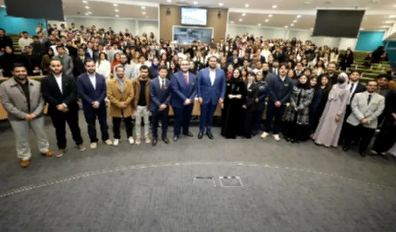 سفير السعودية في بريطانيا يلتقي الطلبة المبتعثين لتعزيز العلاقات الأكاديمية