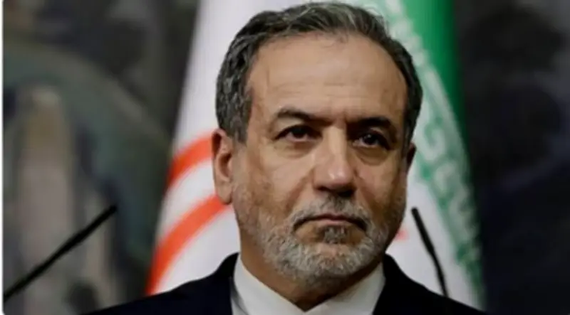 إيران تعلن فتح المرور الكامل للسفن التجارية عبر مضيق هرمز بالتزامن مع وقف إطلاق النار في لبنان