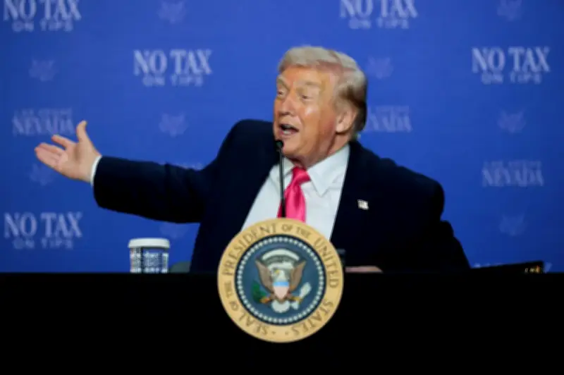 ترامب يؤكد استمرار الحصار على إيران رغم فتح مضيق هرمز: لا رفع إلا باتفاق سلام كامل