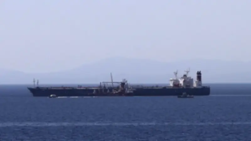 إيران تفرض شروطاً جديدة لمرور السفن في مضيق هرمز عبر تنسيق مع الحرس الثوري ورسوم عبور