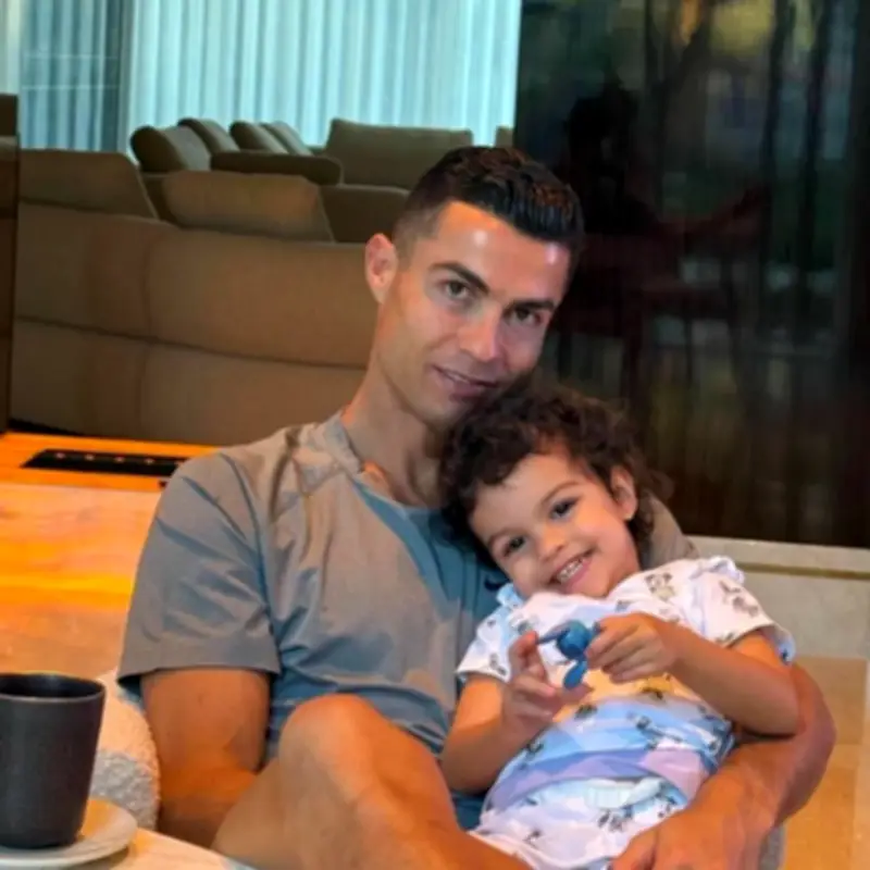 بيلا.. الطفلة التي سرقت قلب والدها النجم كريستيانو رونالدو في السعودية