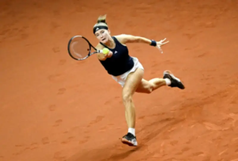 موخوفا تتأهل لنهائي شتوتغارت بعد انتصار صعب على سفيتولينا