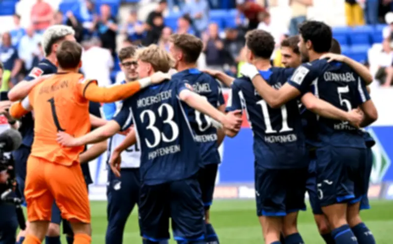 هوفنهايم يهزم دورتموند ويقرب بايرن ميونيخ من لقب الدوري الألماني