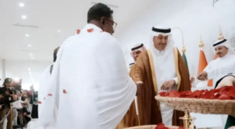 استقبال أولى رحلات حجاج بنجلاديش عبر مبادرة 'طريق مكة' بمطار جدة وسط منظومة خدمات متكاملة