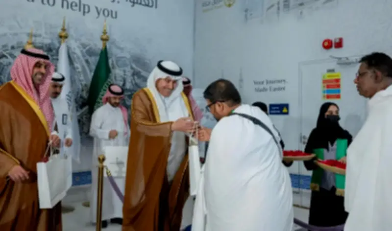 الجاسر يستقبل أولى رحلات «طريق مكة» ويؤكد جاهزية المنظومة اللوجستية للحجاج