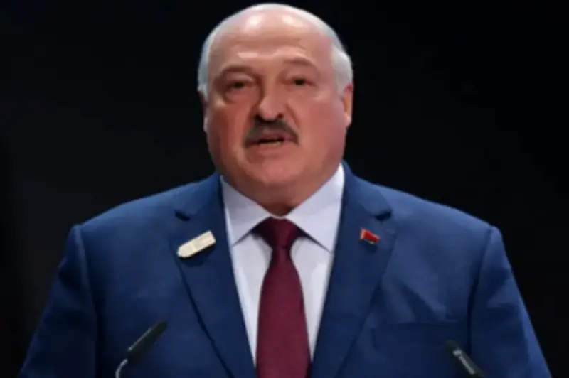 لوكاشينكو: مستعد للقاء ترمب بشرط اتفاق كبير.. ولست زيلينسكي