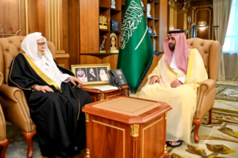 أمير جازان يستقبل عضو هيئة كبار العلماء عبد الله التركي في لقاء تعاوني