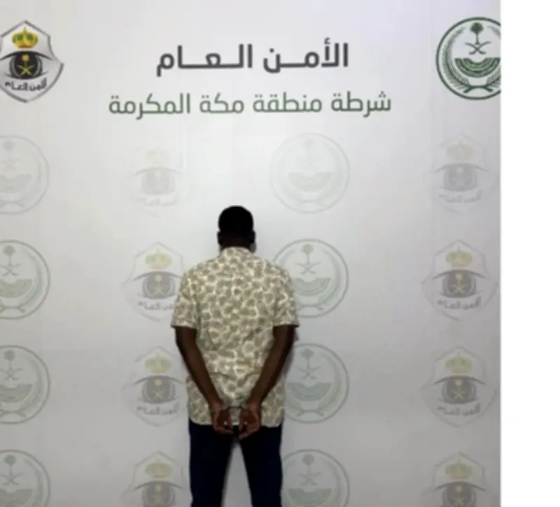 شرطة مكة تعتقل مقيمًا سودانيًا بتهمة الترويج لتصاريح دخول مزورة عبر وسائل التواصل الاجتماعي