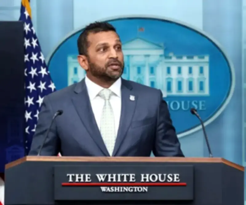 مدير FBI يقاضي مجلة أمريكية بتهمة التشهير بعد تقرير مثير حول إدمان الكحول