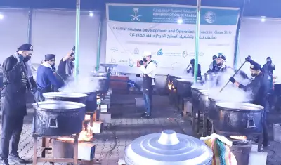 مركز الملك سلمان للإغاثة يوزع 25,400 وجبة ساخنة للأسر المحتاجة في غزة