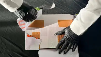 إحباط محاولة تهريب 2.7 مليون قرص إمفيتامين مخبأة في ورق طباعة بالمنطقة الشرقية