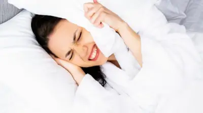 خبراء يحذرون: 5 عادات يومية تسبب الأرق واضطراب النوم