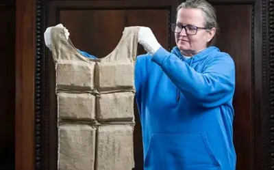 سترة نجاة ناجية من تيتانيك تباع بمزاد قياسي يتجاوز 900 ألف دولار