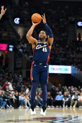 ميتشل وهاردن يقودان كافالييرز لفوز ثانٍ على رابتورز في بلاي أوف أن بي ايه