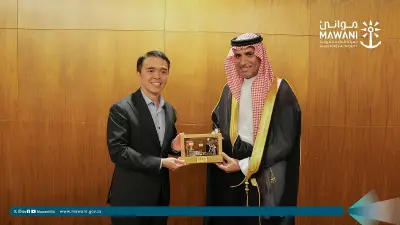 المزروع يلتقي نظيره السنغافوري لتعزيز التعاون في قطاع الموانئ خلال أسبوع سنغافورة البحري