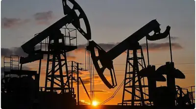 أسعار النفط تتراجع بعد تمديد وقف إطلاق النار بين واشنطن وإيران