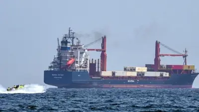 تصعيد إيراني في هرمز: هجومان على سفن تجارية قبالة عمان ومياه إيران