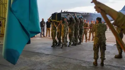 ماكرون ينعى جندياً فرنسياً ثانياً في لبنان ويتهم حزب الله بالتورط في الهجوم