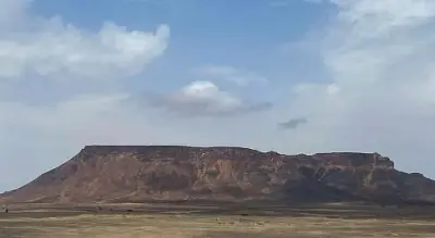 جبل طمية: معلم طبيعي بارز في القصيم يجمع بين الجمال والتراث والسياحة