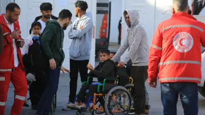 وصول دفعة جديدة من العائدين الفلسطينيين لرفح واستقبال جرحى غزة للعلاج بمصر