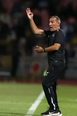 دونيس مدرب طموح يواجه أكبر تحد في مسيرته مع المنتخب السعودي