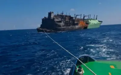 ليبيا تفقد السيطرة على ناقلة غاز روسية معطوبة قبالة بنغازي