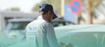 إيقاف سائق توصيل ومساءلة الشركة المشغلة بسبب مخالفة النظافة والاشتراطات