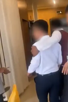 قطع الكهرباء في فندق يثير أزمة بين موظف ونزيلة سعودية