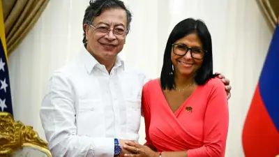 زيارة تاريخية: بترو يلتقي رودريغيز في كراكاس لتعزيز العلاقات