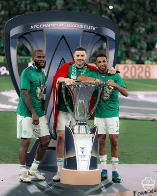 الأهلي يكتب التاريخ مرتين.. فيرمينو وكيسيه يتوجان بأفضل لاعب في آسيا