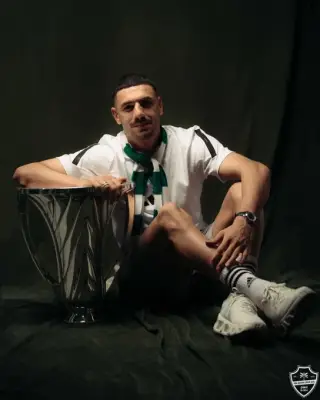 ميندي ودميرال يشاركان محرز هدايا الساعات للأهلاويين