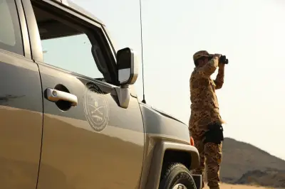 القبض على مقيم سوداني لنقله مخالفين لأمن الحدود بعسير