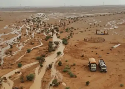 أمطار متوسطة تجري الأودية في جنوب القويعية