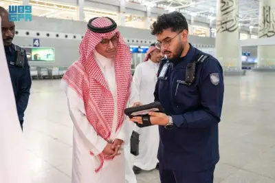 محافظ الزكاة والضريبة والجمارك يتفقد جمرك مطار جدة لموسم الحج