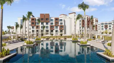 شواطئ المملكة تستقطب الزوار بأجواء معتدلة وتجارب بحرية متنوعة