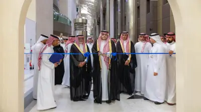 رئيس جامعة الملك سعود يفتتح معرض يوم المسؤولية الاجتماعية بالمدينة الطبية