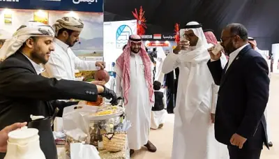 وزير الشؤون الإسلامية المالديفي يزور مهرجان الثقافات والشعوب بالمدينة المنورة ويشيد بتنوعه