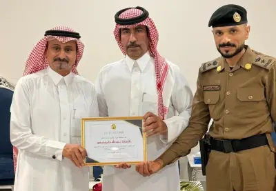 محافظ الطوال يكرم الصحفي عبدالله مشهور تقديراً لجهوده في مهرجان جازان الشتوي