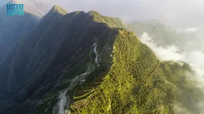 جازان تتصدر كوجهة سياحية جبلية تجمع بين الضباب الساحر والمغامرات المثيرة