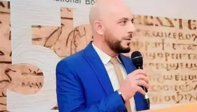 رحيل مؤلم.. الشاعر محمد أبو العزايم يستشعر موته ويودع والدته في مشهد مؤثر